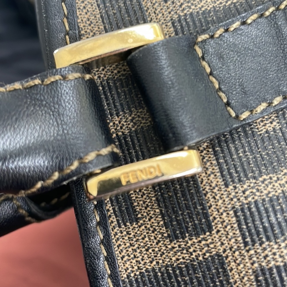 AUTHENTIC Vintage Fendi bag - Picture 4 of 10